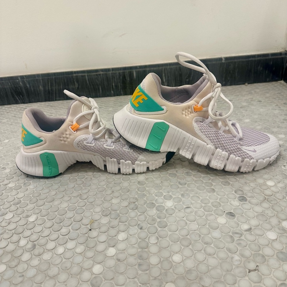 Women’s Nike Metcon Sneakers | Size 8